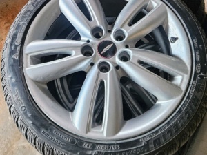 Original Mini JCW Look Alufelgen mit  Winterreifen (205/45 R17)