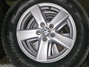 Winter-Komplettrad für VW Tiguan 2018 (Pirelli 215/65 R16)